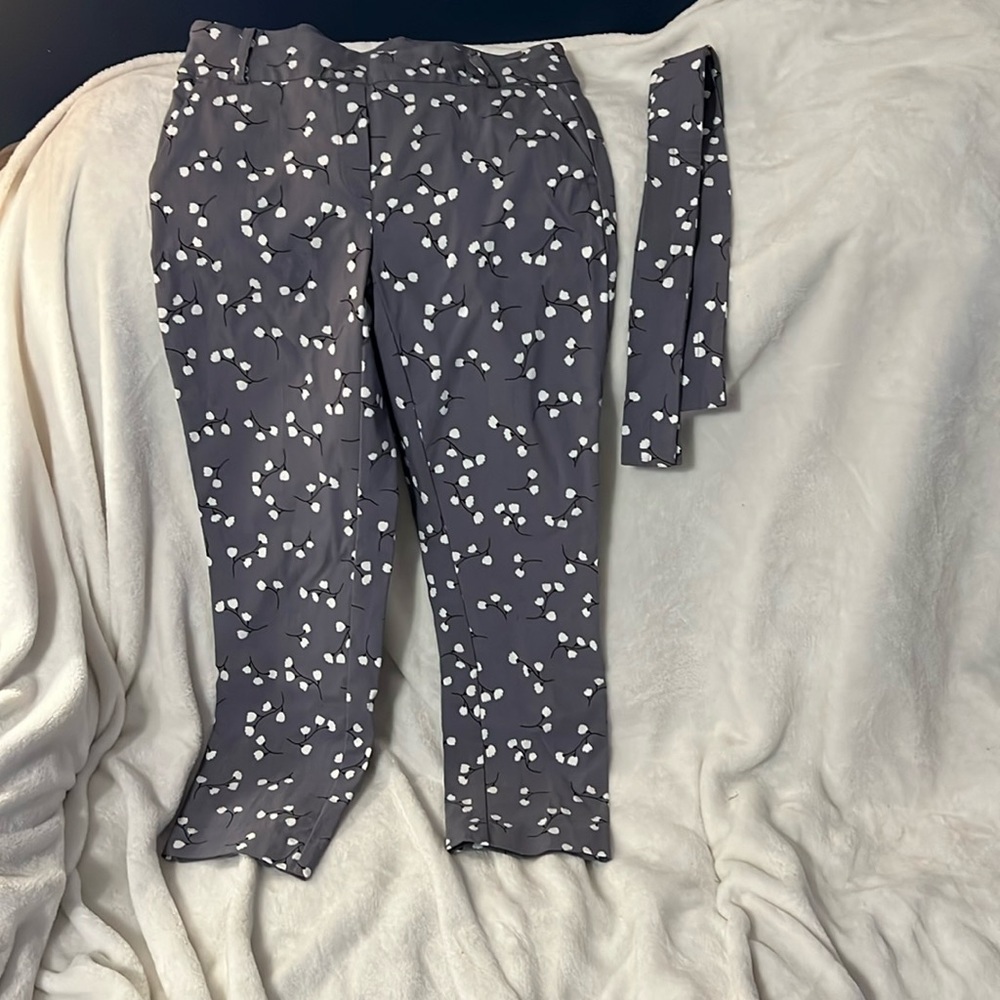 Cute pants, with a belt, size medium
